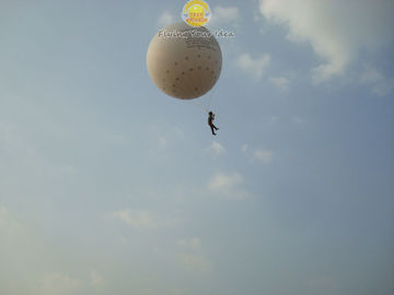 Białe duże ognioodporne i wodoodporne nadmuchiwany balon helowy z systemami oświetleniowymi